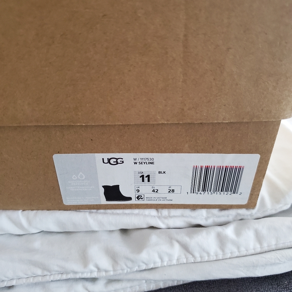 Ugg - Picture 3 of 3